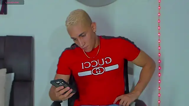 Snapshot of MikeRoss7777 chatting on February 23, 2025, 12:08 am MikeRoss7777 online show from February 23, 2025, 12:08 am