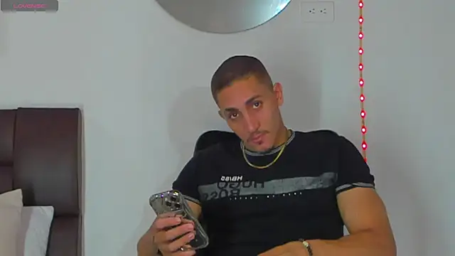 Snapshot of MikeRoss7777 chatting on September 28, 2025, 5:09 pm MikeRoss7777 online show from September 28, 2025, 5:09 pm