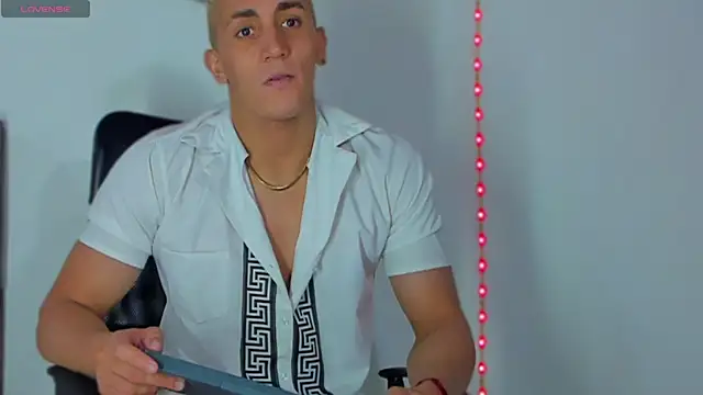 Snapshot of MikeRoss7777 chatting on February 25, 2025, 1:20 am MikeRoss7777 online show from February 25, 2025, 1:20 am