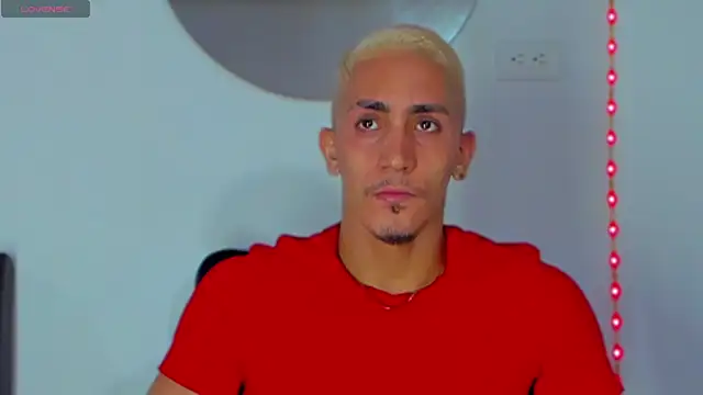 Snapshot of MikeRoss7777 chatting on February 14, 2025, 12:03 pm MikeRoss7777 online show from February 14, 2025, 12:03 pm