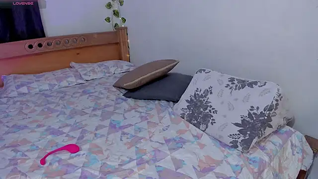 andrea osorio  online show from March 18, 2026, 11:57 am