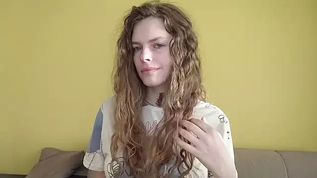 RayaNenlia online show from March 16, 2026, 5:04 am