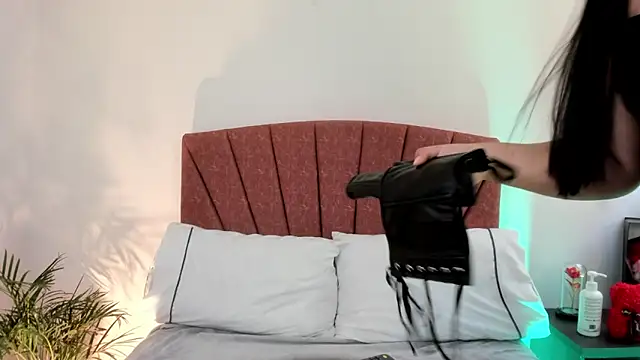 Melody bonnie online show from October 1, 2025, 7:07 pm