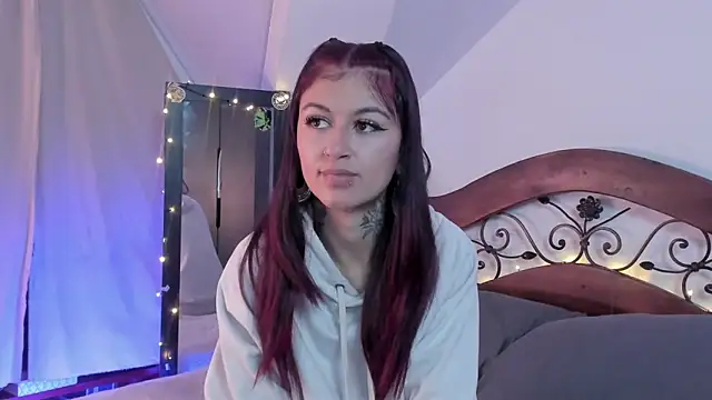 noemi foxxx online show from September 19, 2025, 11:47 am