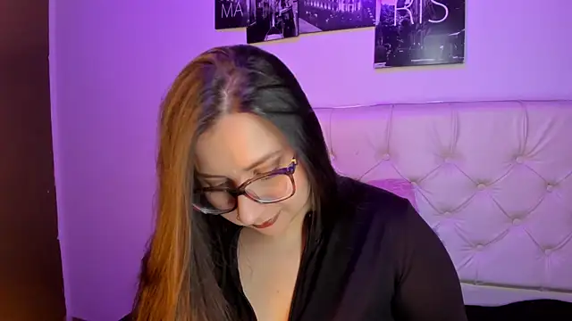 Roxxanne Bail online show from March 6, 2026, 4:29 am