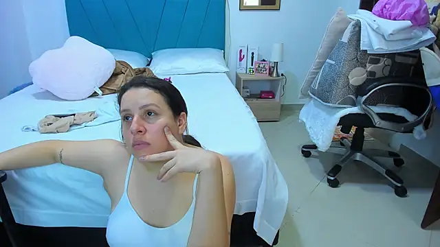 kamila lopez online show from June 9, 2026, 4:52 pm