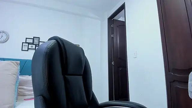 kamila lopez online show from November 28, 2025, 10:54 pm