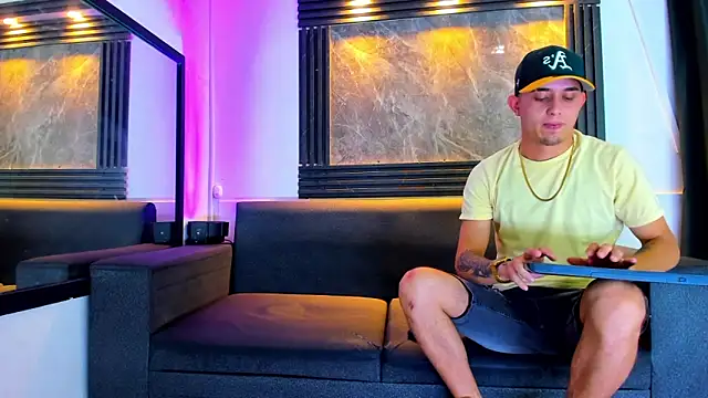 liam genner  online show from September 13, 2025, 7:58 pm