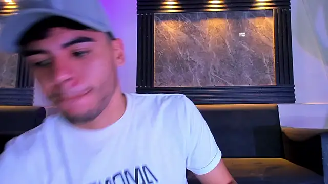 liam genner  online show from November 10, 2025, 8:25 pm