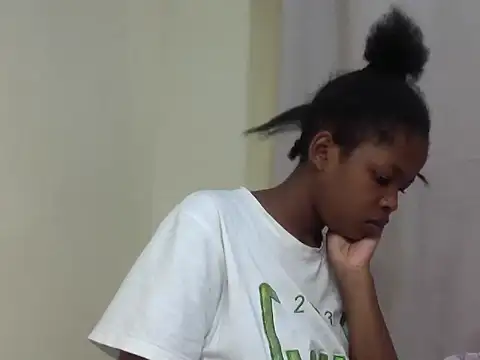 Snapshot of queen-sasha chatting on March 14, 2026, 7:47 am queen-sasha online show from March 14, 2026, 7:47 am