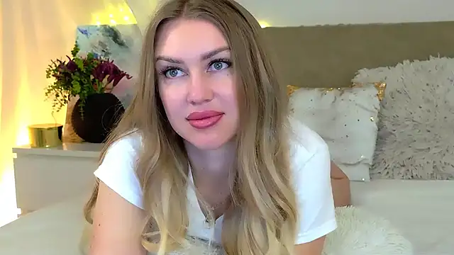 LuisaSin online show from May 2, 2026, 8:41 am