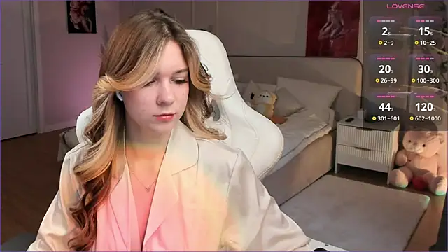 Frau Lina online show from May 17, 2026, 4:29 pm