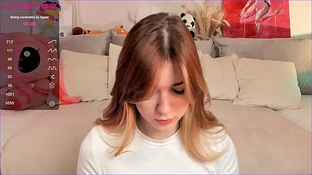 Frau Lina online show from November 4, 2025, 2:43 pm