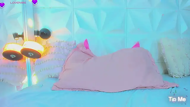 Snapshot of cute_latinaxxx chatting on December 3, 2024, 4:44 pm cute latinaxxx online show from December 3, 2024, 4:44 pm