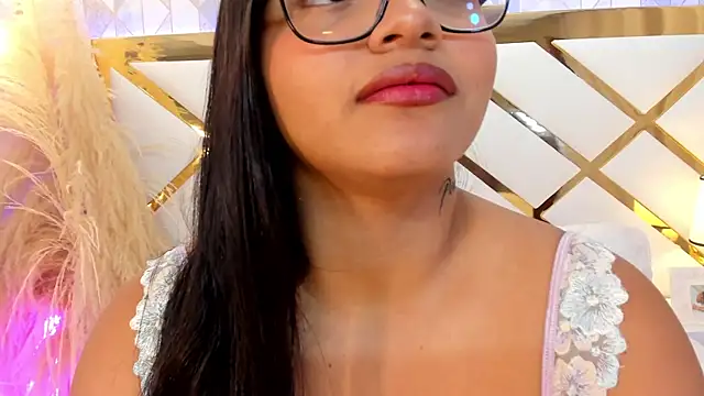 EmmaWeest online show from September 17, 2025, 10:45 pm