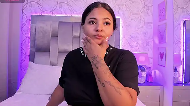 EmmaWeest online show from December 4, 2024, 7:50 pm