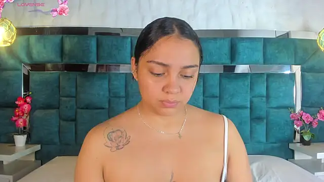 Abril Gomez06 online show from May 4, 2026, 8:00 pm