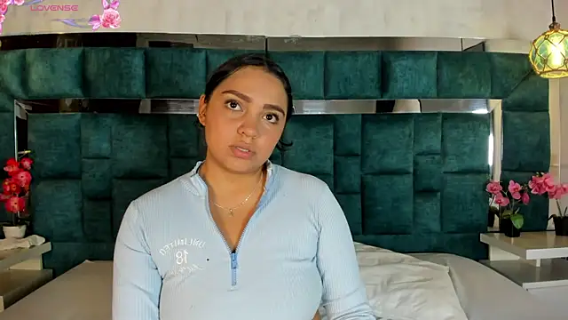 Abril Gomez06 online show from May 6, 2026, 8:02 pm