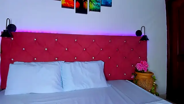 Abril Gomez06 online show from November 8, 2025, 8:01 pm