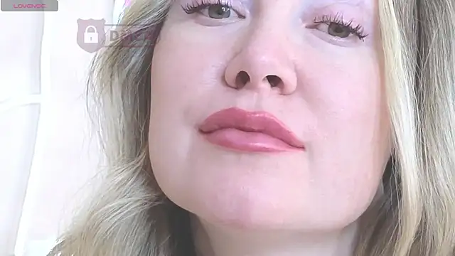 ElleCherry online show from February 18, 2025, 11:52 pm