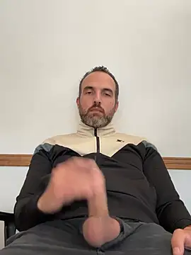 Snapshot of leon3875 chatting on February 27, 2026, 3:23 pm leon3875 online show from February 27, 2026, 3:23 pm