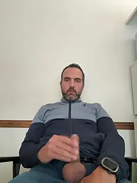 Snapshot of leon3875 chatting on March 3, 2026, 3:19 pm leon3875 online show from March 3, 2026, 3:19 pm