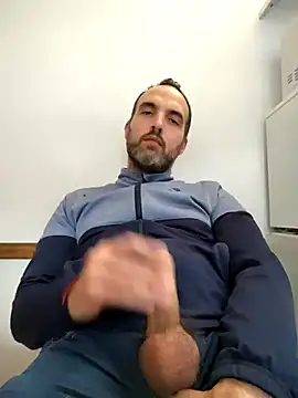 leon3875 online show from October 28, 2025, 3:33 pm