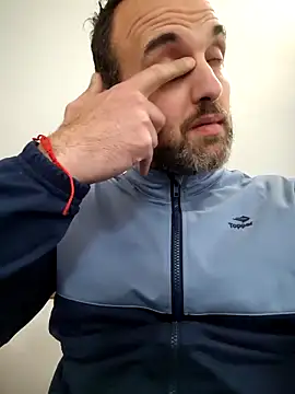 leon3875 online show from October 27, 2025, 3:24 pm