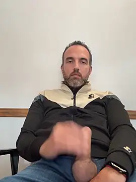 Snapshot of leon3875 chatting on February 24, 2026, 3:24 pm leon3875 online show from February 24, 2026, 3:24 pm