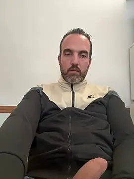 Snapshot of leon3875 chatting on February 25, 2026, 3:34 pm leon3875 online show from February 25, 2026, 3:34 pm