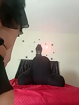 Escarlate4you  online show from October 28, 2025, 11:31 am