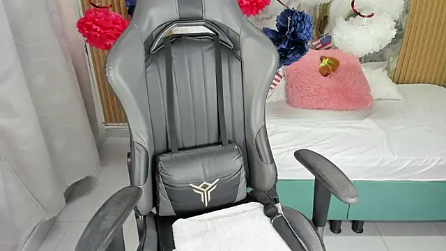 Lili 16 online show from September 18, 2025, 11:13 am