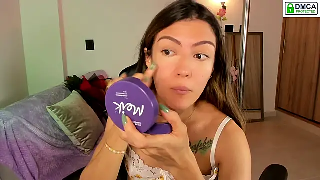 Lilabril online show from September 9, 2025, 3:32 pm