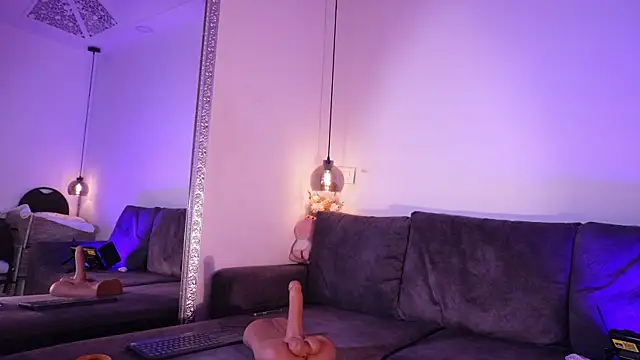 Isabella francoo online show from May 6, 2026, 11:47 am