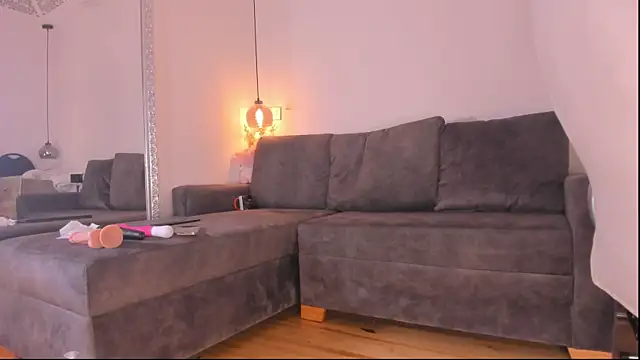 Isabella francoo online show from November 7, 2025, 4:00 pm