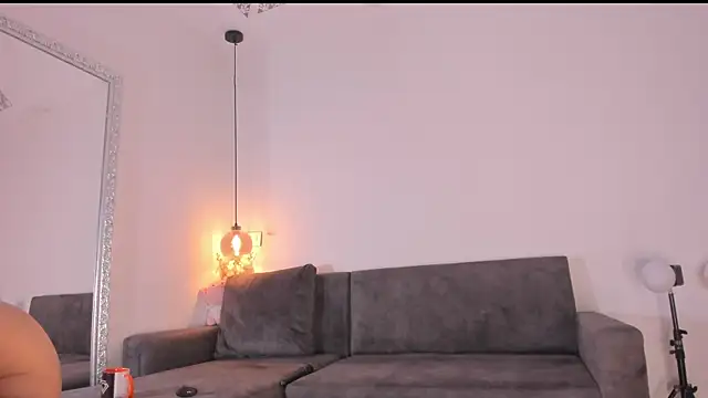 Isabella francoo online show from November 4, 2025, 12:20 pm