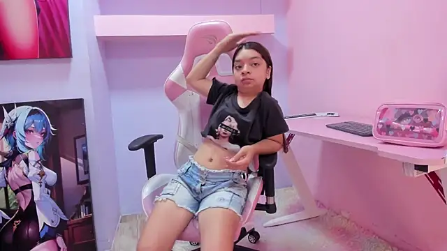 CharlotteMuller online show from June 16, 2026, 8:09 pm