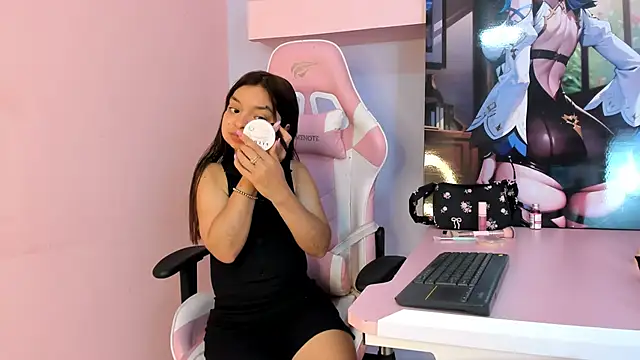 CharlotteMuller online show from April 22, 2026, 8:15 pm