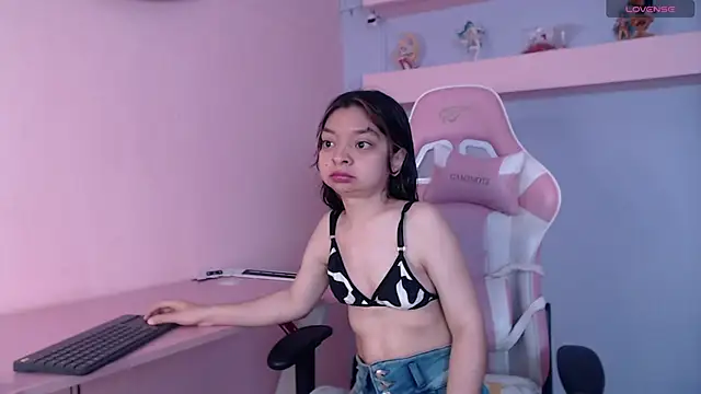 CharlotteMuller online show from October 4, 2025, 8:10 pm