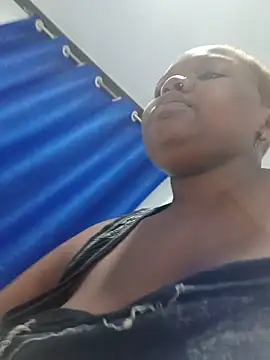 queennapal online show from June 22, 2026, 1:00 am