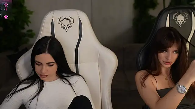 Tina Breeze online show from November 19, 2025, 8:36 am