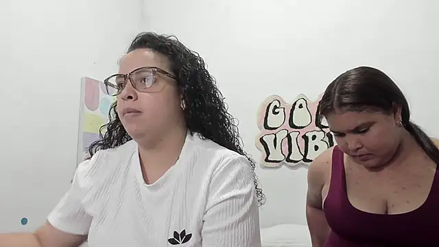 Snapshot of Danielaandximena chatting on February 6, 2026, 12:06 am Danielaandximena online show from February 6, 2026, 12:06 am