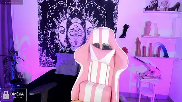 Violet-Queen online show from July 2, 2026, 10:38 pm