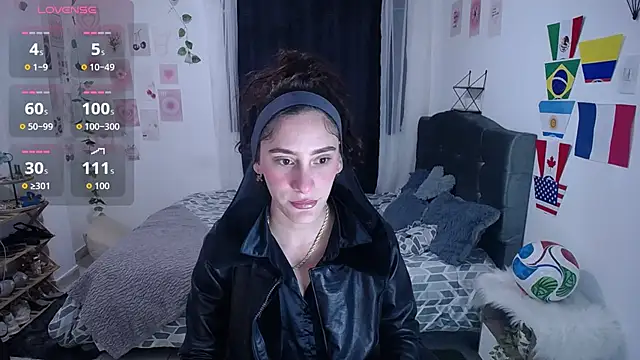 IsaBaileys  online show from June 21, 2026, 3:23 am