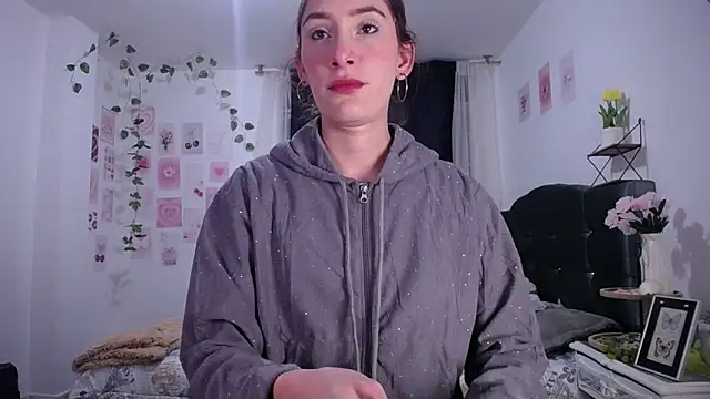 IsaBaileys  online show from May 6, 2026, 2:59 am