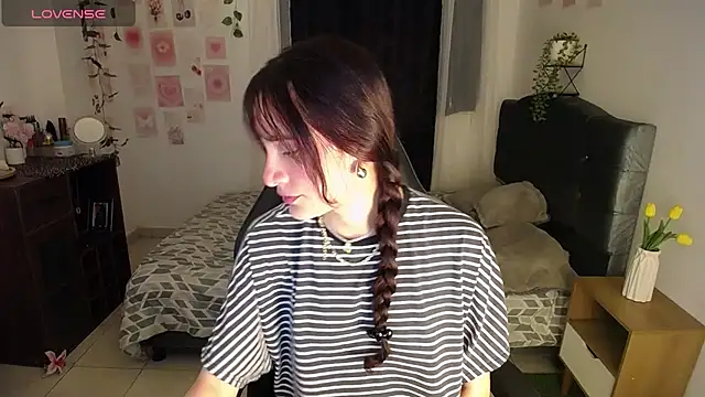 IsaBaileys  online show from July 24, 2026, 11:34 pm