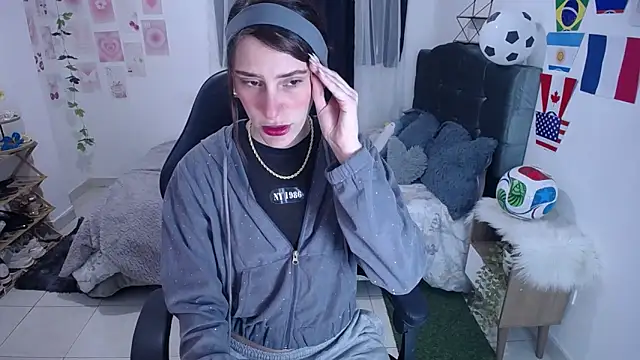 IsaBaileys  online show from June 16, 2026, 3:28 am