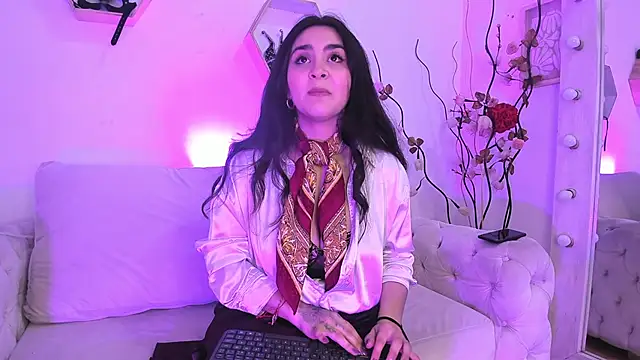 emily amaya online show from March 9, 2026, 7:39 pm