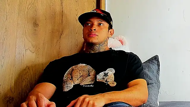 Stiven collins online show from November 14, 2025, 6:00 pm