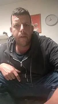 Knuffelstaaf123 online show from May 4, 2026, 8:11 pm